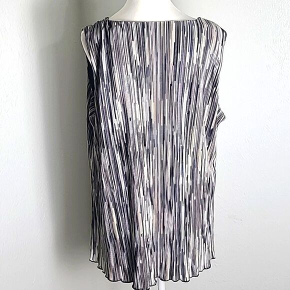 Avenue Sleeveless Top,  Criss-Cross Neckline in Soft Tiny Pleats, Size 18/20 - Picture 5 of 8